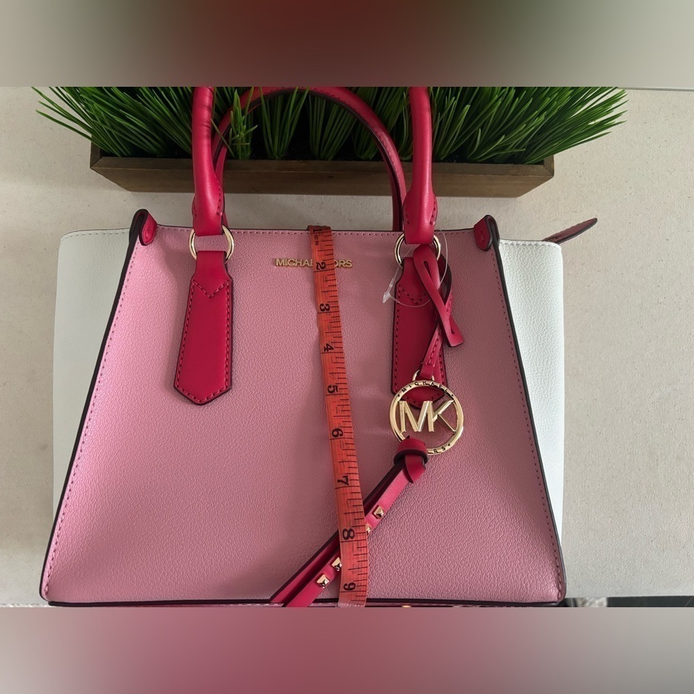 MICHAEL MICHAEL KORS NEW
KRIS Medium Leather Satchel /Crossbody Bag - Picture 11 of 11